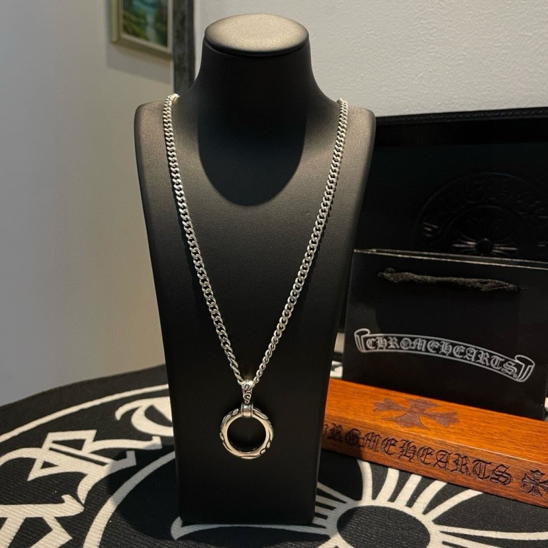 Ch*0me He**ts necklaces